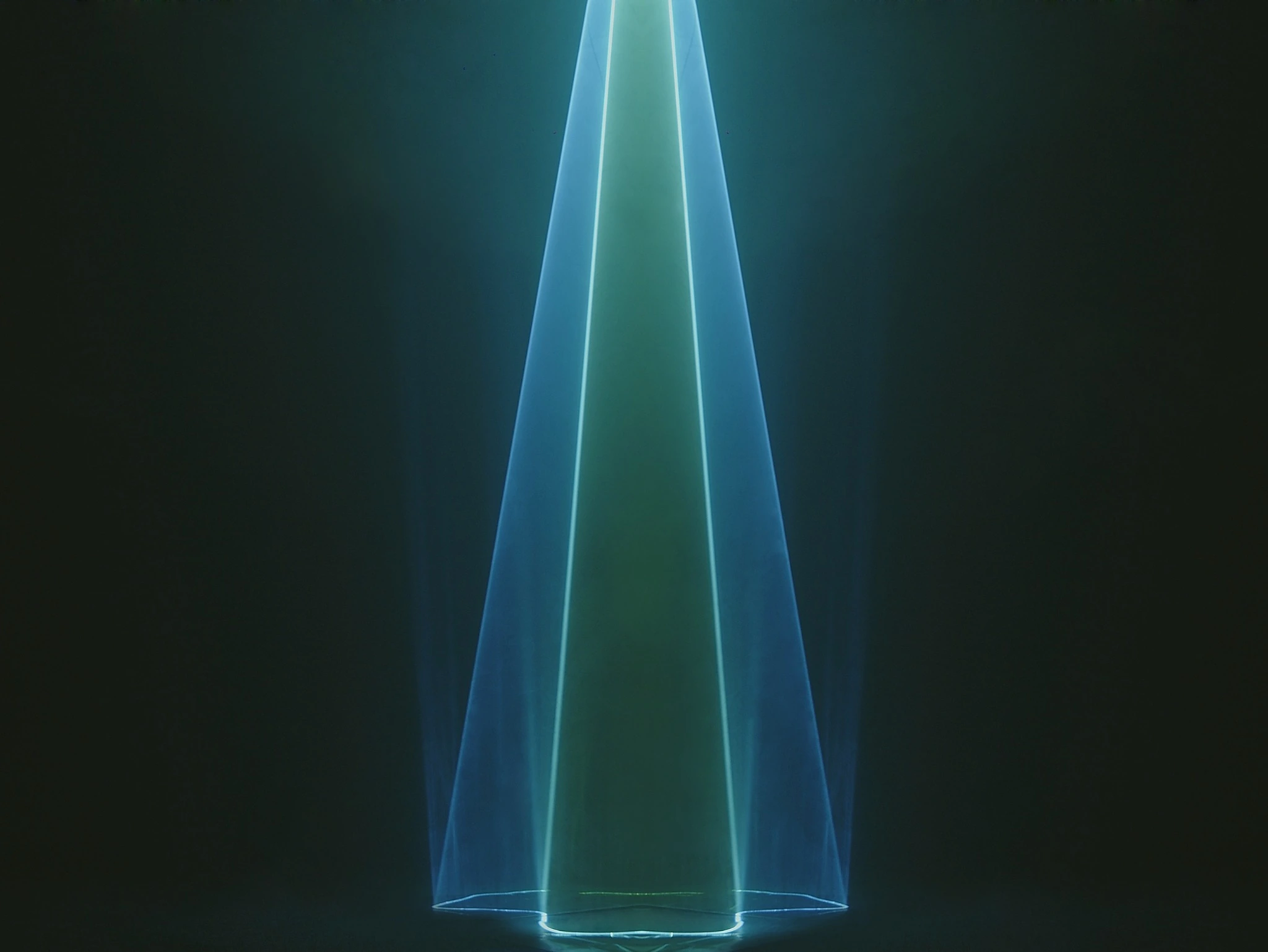 EIXO 02 — estrutura vertical azul e verde com base luminosa